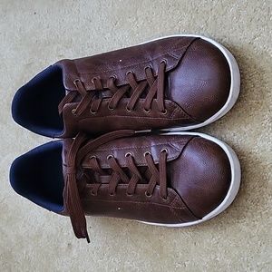 Men's Brown Tommy Hilfiger lace-up loafers.